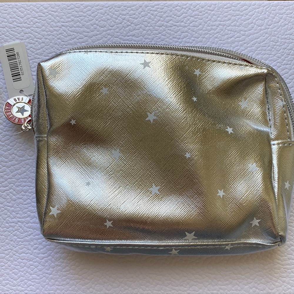 ❗️6/$25❗️Silver First Aid Beauty Makeup Bag